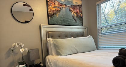 Enjoyable 2-bedroom house with AC in vibrant Houston