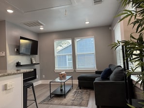 Smart TV - Enjoyable 2-bedroom house with AC in vibrant Houston (Houston)
