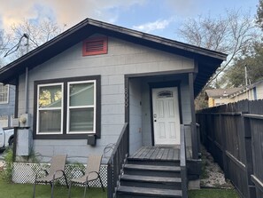 Exterior - Enjoyable 2-bedroom house with AC in vibrant Houston (Houston)