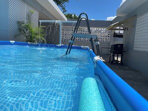 Outdoor pool - Palmas y Brisas – Comfortable 2-Bedroom Home Near the Beach (Barceloneta)