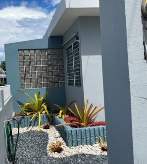 Exterior detail - Palmas y Brisas – Comfortable 2-Bedroom Home Near the Beach (Barceloneta)
