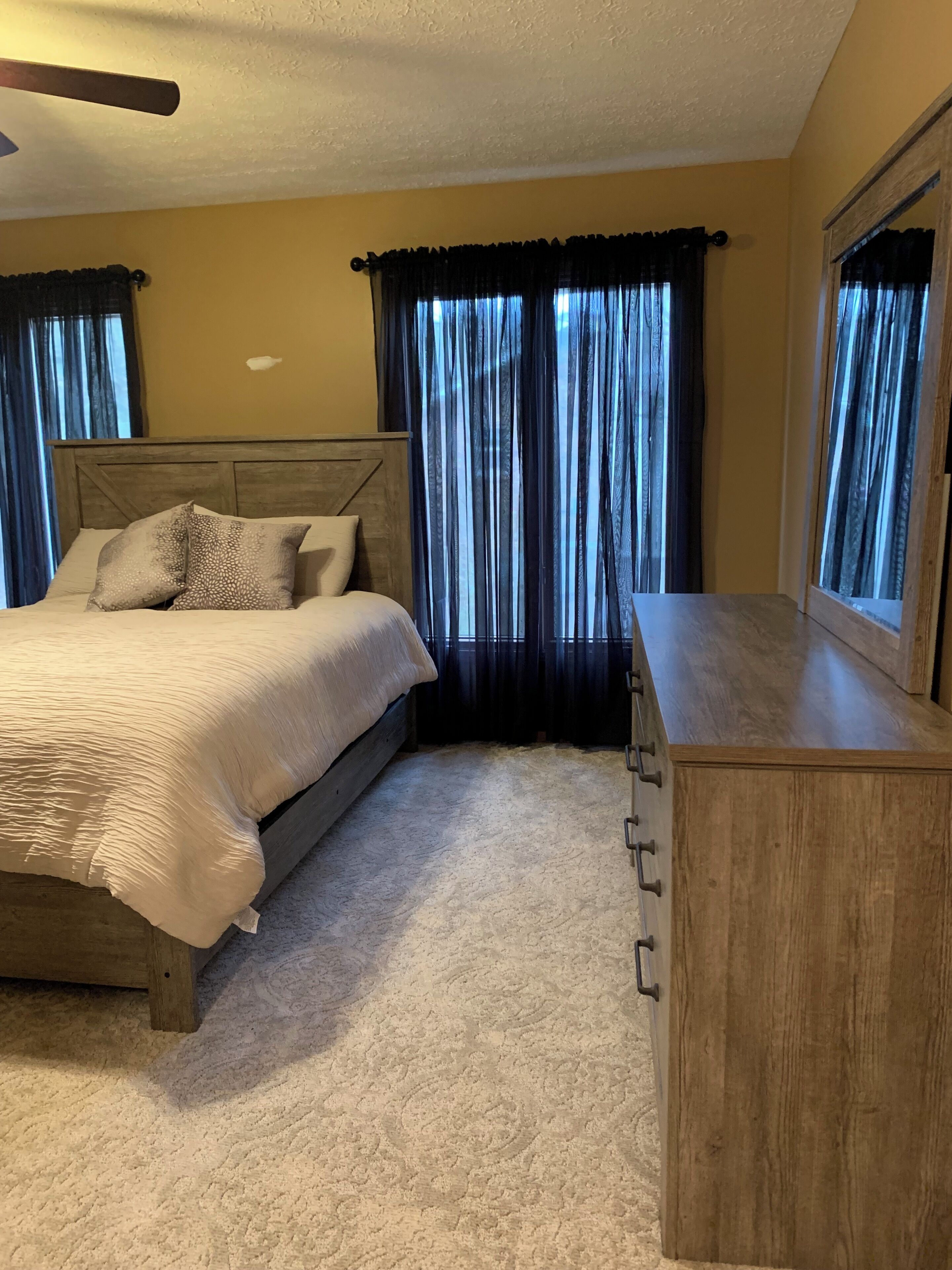 Iron/ironing board, WiFi, bed sheets