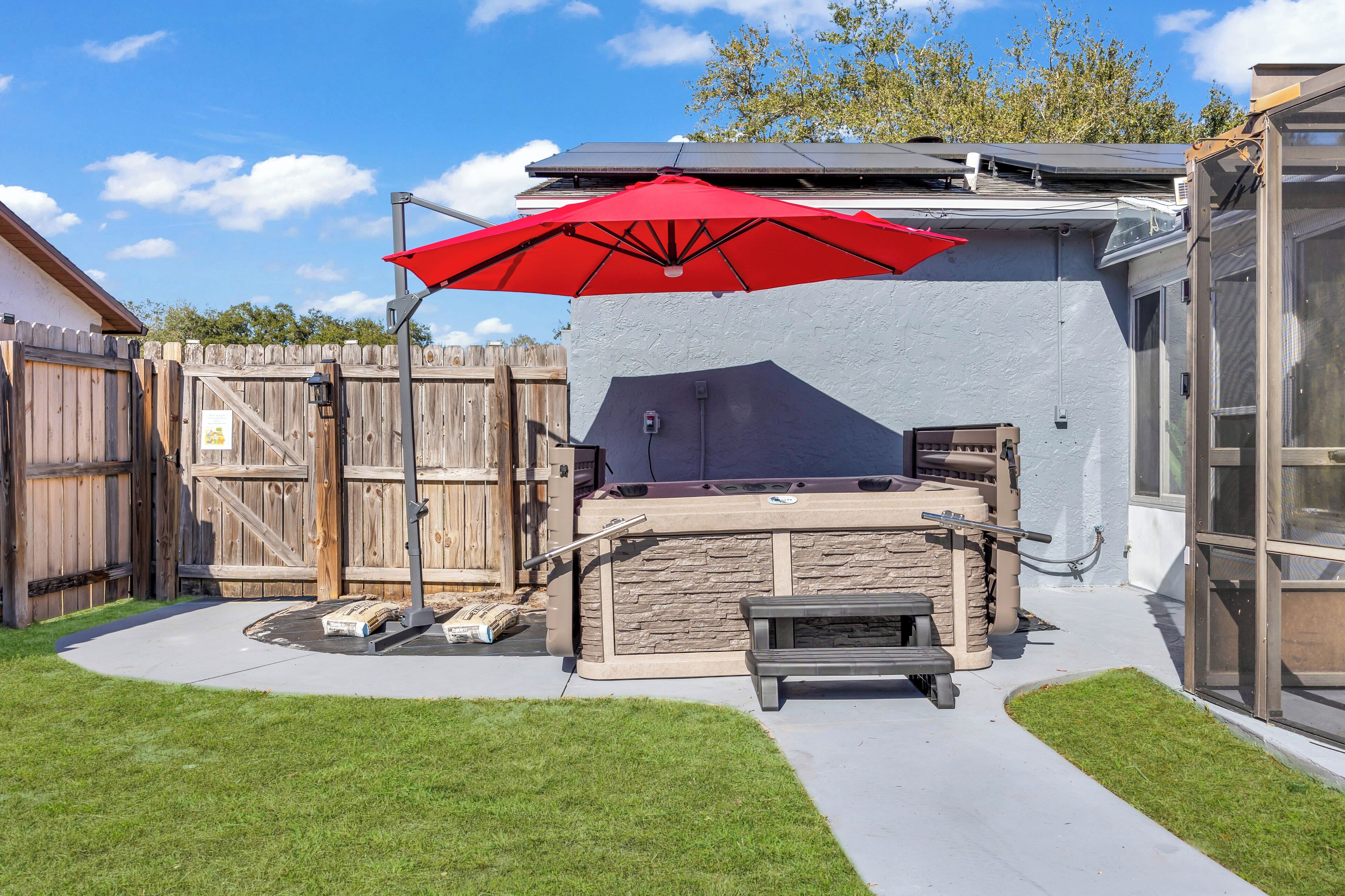 Tina de hidromasaje al aire libre