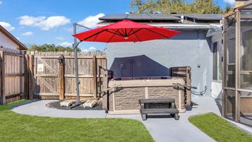 Tina de hidromasaje al aire libre