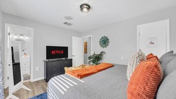 3 habitaciones, tabla de planchar con plancha, wifi y ropa de cama