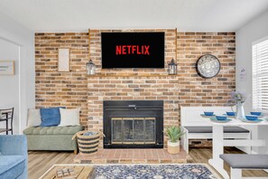 Smart TV - NEW fully renovated Cocoa house! Pool! Jacuzzi! Firepit! Gameroom! (Cocoa)