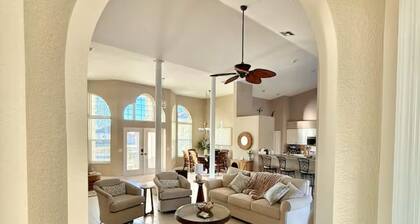 The Palm Haven Heated salt pool, Canal View & Dock