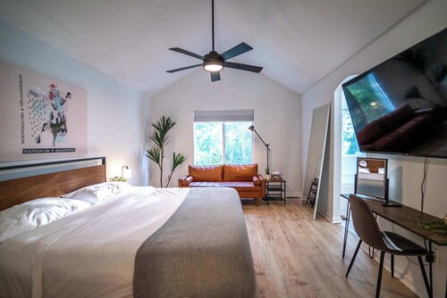 CO. Huge 8 bedroom 8 bathroom Sleeps 30+