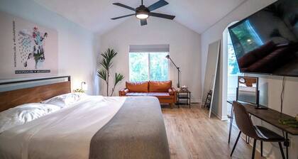 CO. Huge 8 bedroom 8 bathroom Sleeps 30+