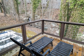 Property grounds - Ski, Hike, and Relax by the Creek - Hot Tub, Creek Access, Sleeps 11 (Banner Elk)