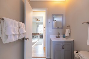 Shower, hair dryer, towels, soap - Ski, Hike, and Relax by the Creek - Hot Tub, Creek Access, Sleeps 11 (Banner Elk)