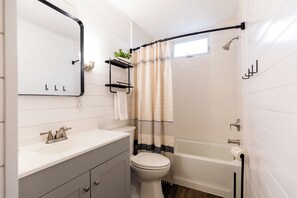 Shower, hair dryer, towels, soap - Ski, Hike, and Relax by the Creek - Hot Tub, Creek Access, Sleeps 11 (Banner Elk)