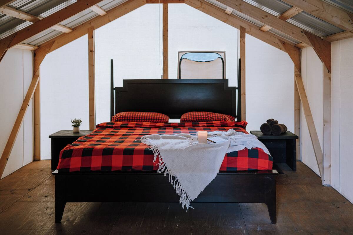 Tente de base, patio, vue sur la montagne | AccĂšs au Wi-Fi (inclus)