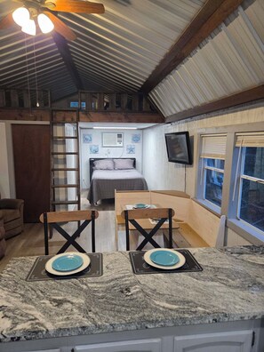 2 makuuhuonetta, Wi-Fi, vuodevaatteet