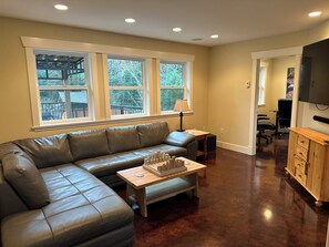 Smart TV, fireplace, books, printers - Large ocean view family retreat (Comox)