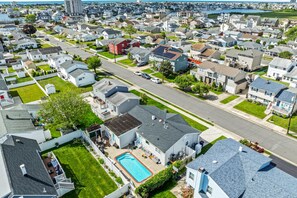 Exterior - Ventnor Getaway - 6 Bedrooms, Pool, Walk to Beach (Ventnor City)