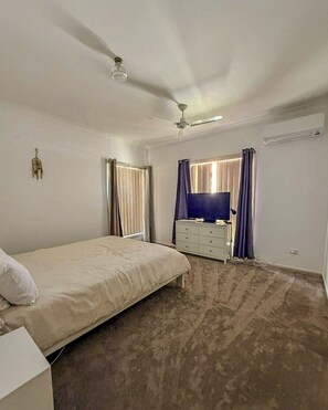 5 bedrooms, iron/ironing board, free WiFi, bed sheets