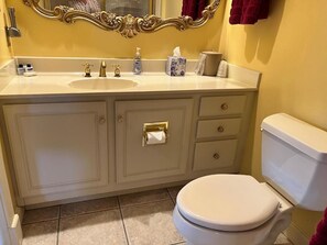 Toallas, papel higiénico