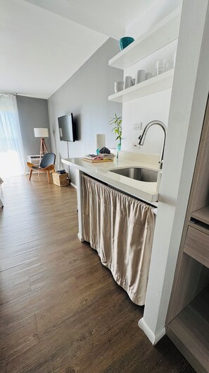 Interior - Modern Studio Waikiki Beach (Honolulu)