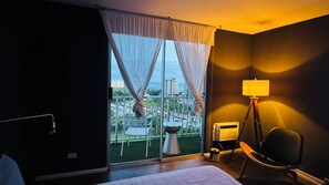 1 bedroom, iron/ironing board, free WiFi, bed sheets - Modern Studio Waikiki Beach (Honolulu)