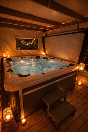 Bain à remous intérieur