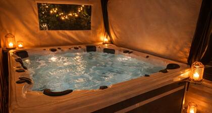 La ClĂ© dâArgent â Jacuzzi Privatif | Jardin | Billard â by Seine & Spa