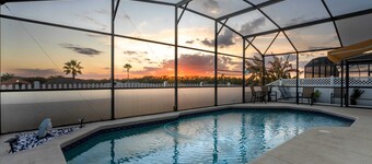 NEW- SPACIOUS 3BR DISNEY HOME WITH SALT POOL, BBQ, PERFECT FOR FAMILIES.