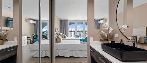 1 slaapkamer, een strijkplank/strijkijzer, beddengoed