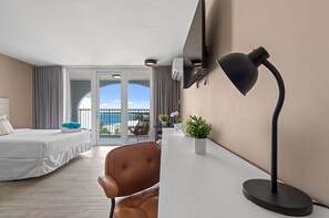 1 habitación, tabla de planchar con plancha y ropa de cama 