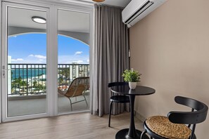 Dining - Modern Oceanview Studio @ ESJ/2 queen beds (Carolina)