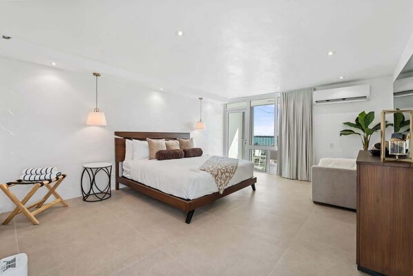 Iron/ironing board, WiFi, bed sheets - Isla Verde Beachfront Luxury Retreat (Carolina)