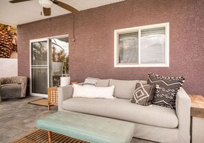 Interior - Vegas Designer Private Pool Oasis, King Suite, BBQ (Las Vegas)