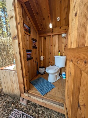 Shower, eco-friendly toiletries, towels
