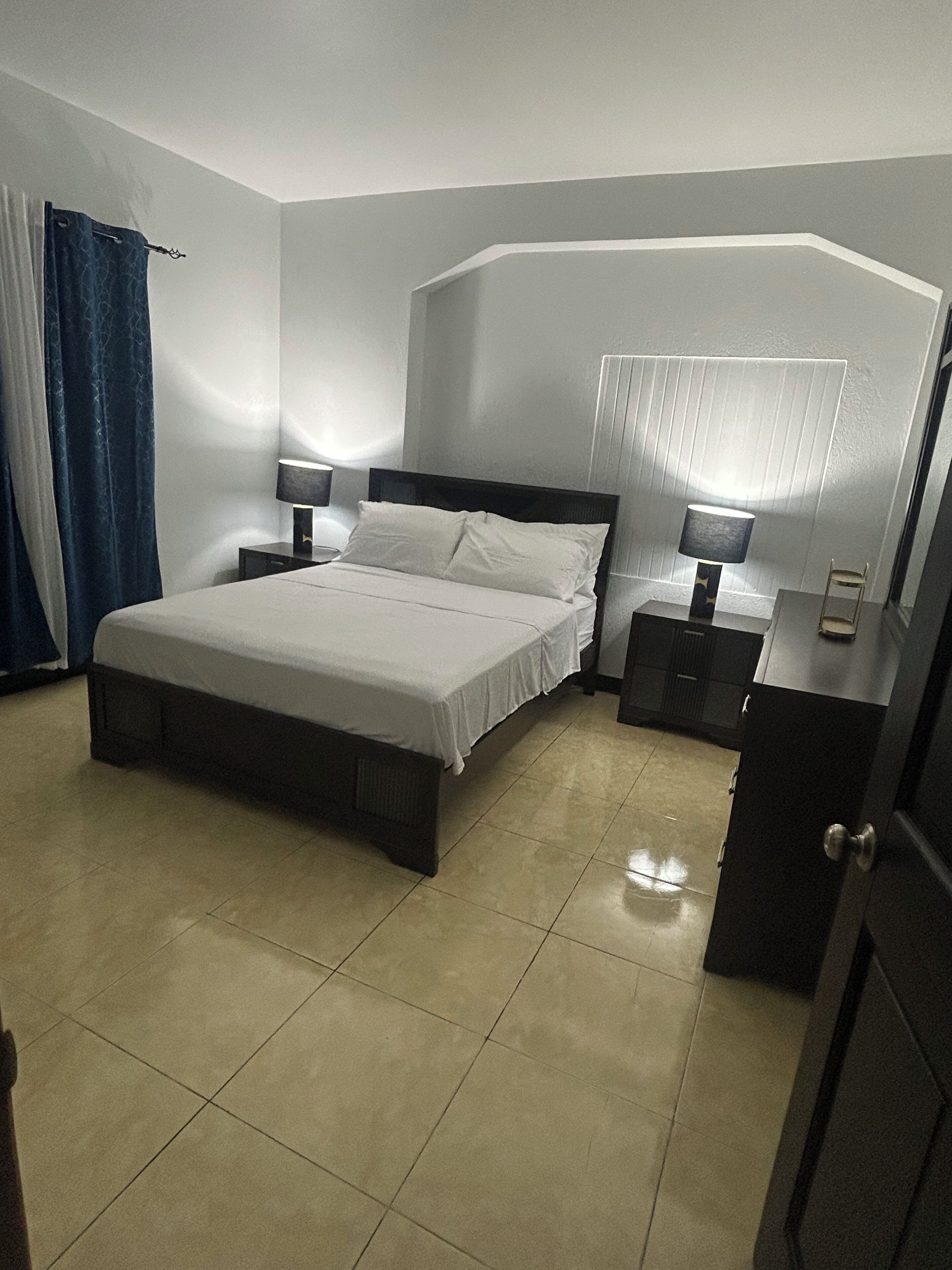 2 bedrooms, iron/ironing board, bed sheets, wheelchair access