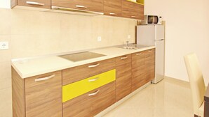 Fridge, microwave, cookware/dishes/utensils - Apartment Flora - 2 by Interhome (Krk/Baška)