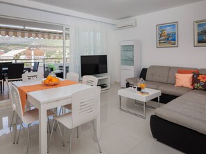DVD player - "Villa Silvio" mit Blick auf das Wasser by Interhome (Trogir/Seget Donji)