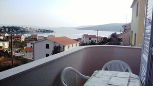 Unclassified image, 4 of 19, button - Appartement mit Blick auf das Wasser by Interhome (Trogir/Seget Donji)