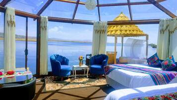 1 bedroom, bed sheets