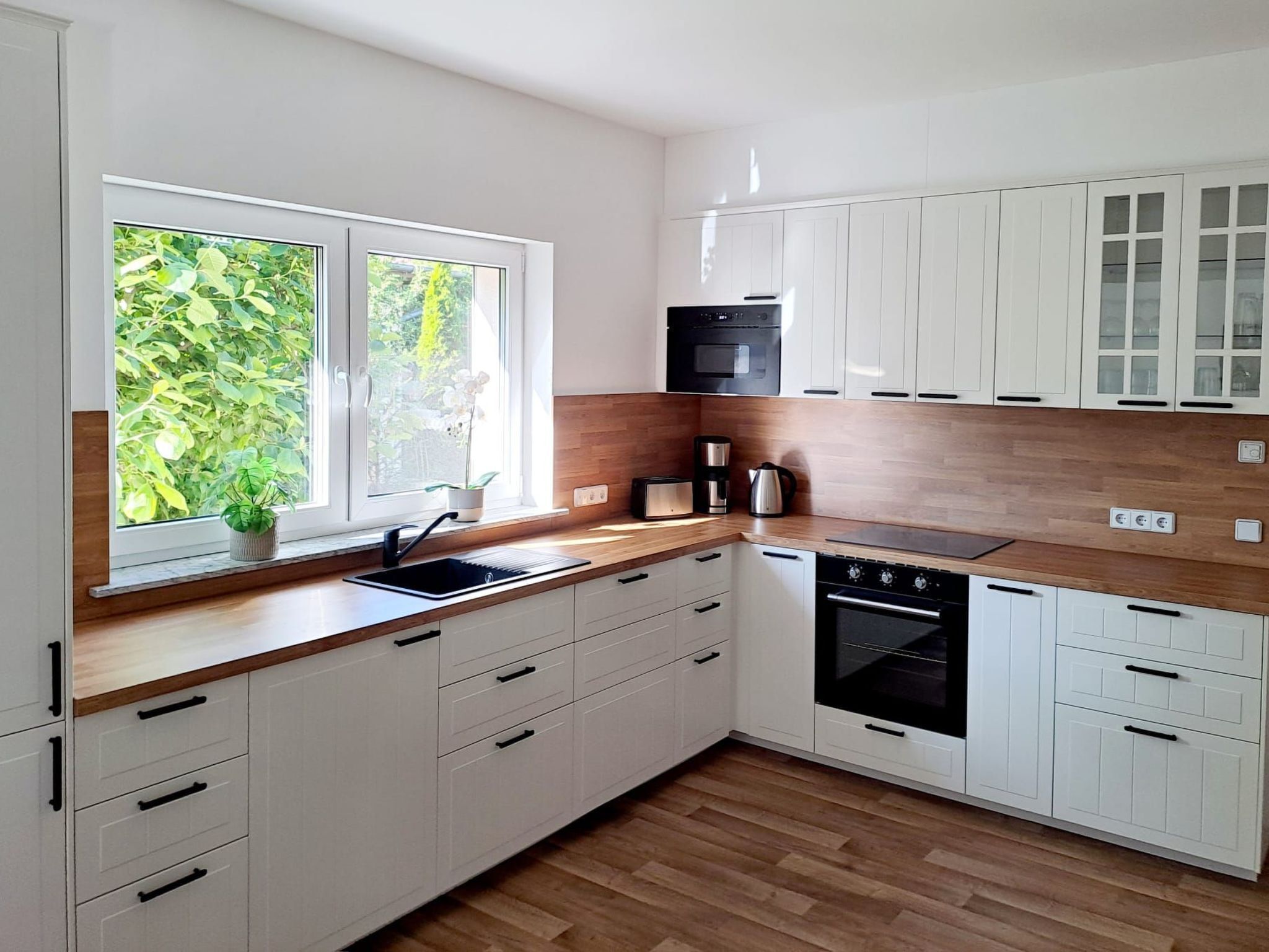 Kjøleskap, mikrobølgeovn, ovn og oppvaskmaskin