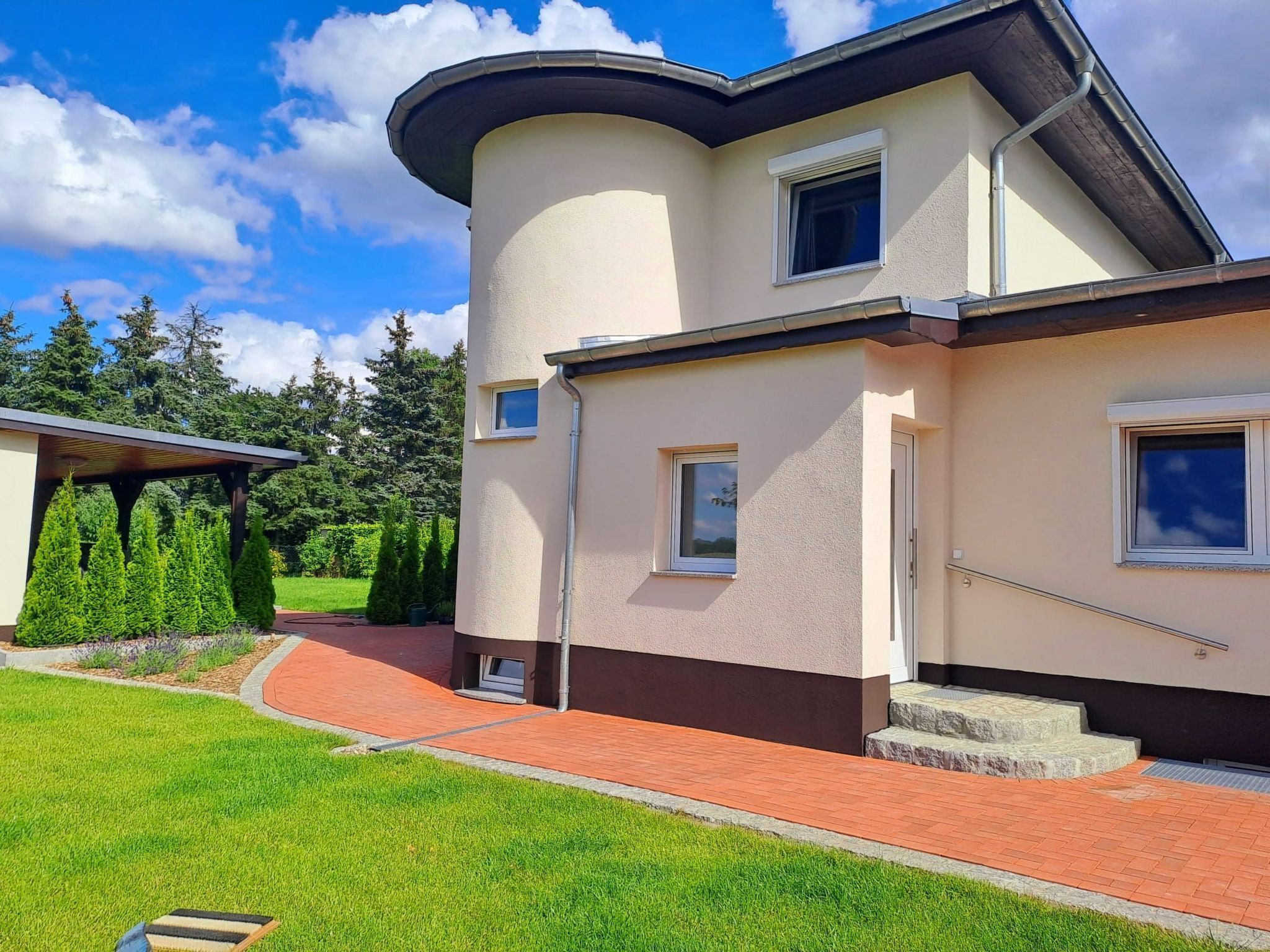 المنشأة من الخارج