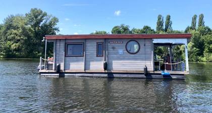 Hausboot NautikHus by Interhome