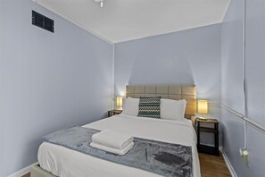 Iron/ironing board, Internet, bed sheets