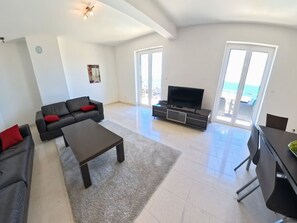DVD player - mit Blick auf das Wasser by Interhome (Dubrovnik/Cavtat)