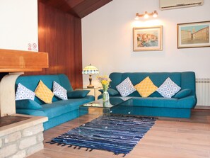TV, fireplace - "Laurea" direkt am Strand by Interhome (Brač/Supetar)