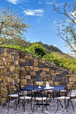Outdoor dining - Villa Mosor mit beheiztem Salzwasserpool und Sauna by Interhome (Omiš/Gata)