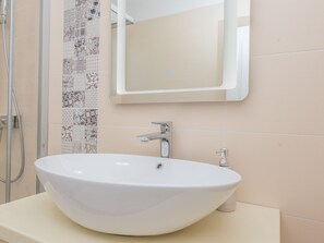 Towels - "Ivana" mit Blick auf das Wasser by Interhome (Dugi Otok/Veli Rat)