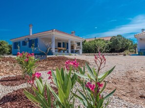 Exterior - "Ivana" mit Blick auf das Wasser by Interhome (Dugi Otok/Veli Rat)
