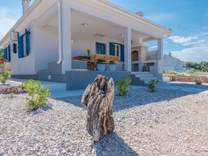 Exterior - "Ena" mit Blick auf das Wasser by Interhome (Dugi Otok/Veli Rat)