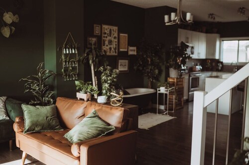 12 Minutes to West Edmonton Mall