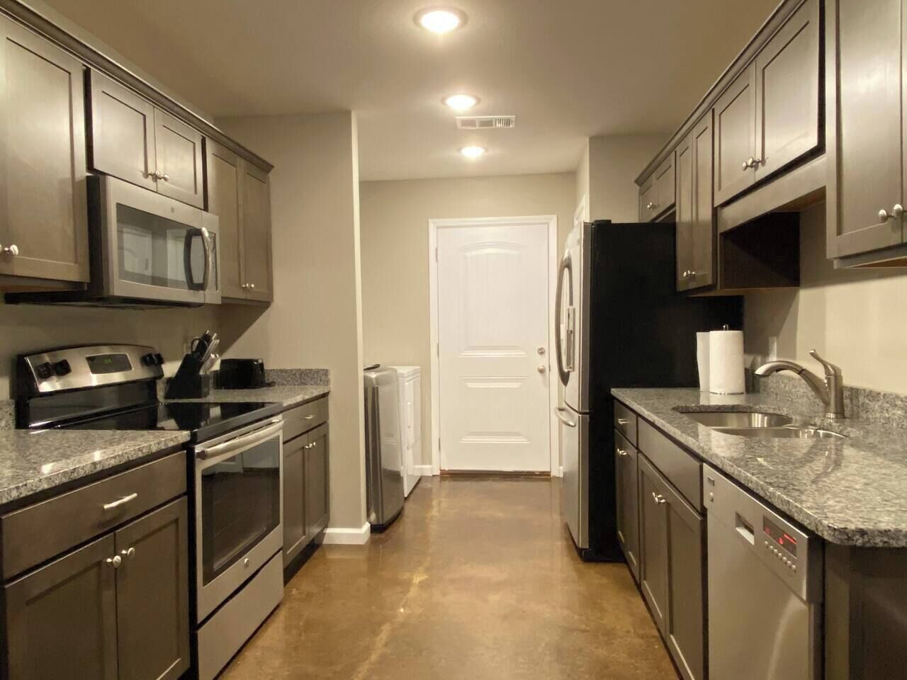 Mikroaaltouuni, uuni, liesi, astianpesukone